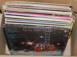 120db bakelitlemez: magyar és nemzetközi popzenészek albumai (David Bowie, Elvis Presley, Edda, stb)...