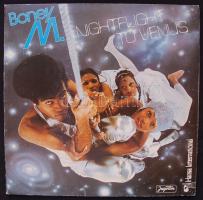 120db bakelitlemez: magyar és nemzetközi popzenészek albumai (David Bowie, Elvis Presley, Edda, stb)...