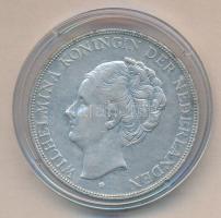 Hollandia 1930. 2 1/2G Ag &quot;Wilhelmina&quot; T:2 Netherlands 1930. 2 1/2 Gulden Ag &quot;Wilhelmina I&quot; C:XF