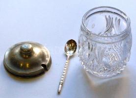 Fémfedelű metszett üveg cukortartó kiskanállal üvegen nem látható helyen hajszálrepedés /
Sugar bowl...