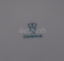 Nagy vegyes porcelán és kerámia tétel: 7 darabos csehszlovák porcelán tányérkészlet, 6 személyes jel...