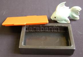 Nagy vegyes porcelán és kerámia tétel: 7 darabos csehszlovák porcelán tányérkészlet, 6 személyes jel...