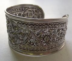 Szecessziós stílusú préselt, poncolt ezüst (Ag) karreif / Art nouveau silver bracelet 37,87gr d: 7cm