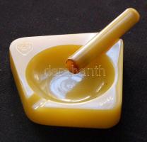 Szilácsi jelzett bakelit szipka és hamutál eredeti dobozában /
Silac bakelite cigarette holder and a...