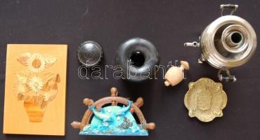 Vegyes bolhapiac tétel: réz hamutál, mini szamovár, szalvétatartó, gemkapocstartó, gipsz falidísz, v...