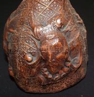 Bőrrel borított mintás kulacs dugóval 25cm magas