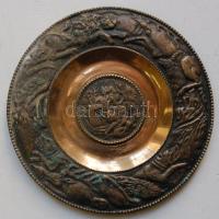 Vadászjelenetet ábrázoló indiai réz falitányér /  Decorative Indian copper plate with hunting scene d: 19cm