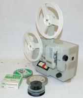 cca 1970 Rusz filmvetítőgép 8mm-es filmekhez eredeti tokjában, leírással / Russ projector for 8mm films in original case with user manual