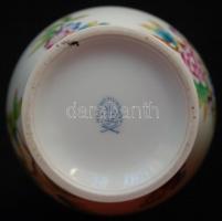Kézzel festett Viktória-mintás jelzett Herendi porcelán váza hibátlan állapotban /
Handpainted Heren...