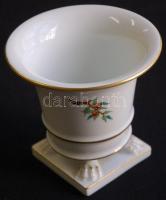 Kézzel festett sorszámozott csipkebogyó-mintájú jelzett Herendi porcelán oroszlán lábakon álló kínál...