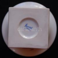 Kézzel festett sorszámozott csipkebogyó-mintájú jelzett Herendi porcelán oroszlán lábakon álló kínál...