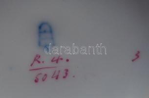 cca 1900 Nagyméretű kézzel festett jelzett Alt-Wien porcelán bonbonier /
Handpainted giant Alt-Wien ...