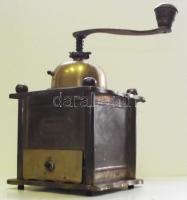 Balaton márkájú régi réz kávédaráló hibátlan állapotban / Vintage brass coffee gridner in excellent shape 16x11x11cm