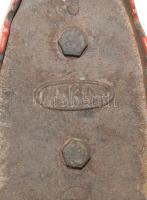 Magus öntöttvas oroszlánfejes szenes vasló, 3-as méretben /
Vintage iron, size 3, 23x19x9cm