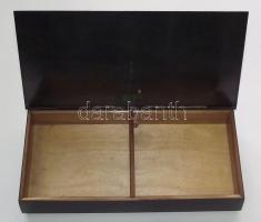 Domborművel díszített réz iparművész dobozka fa béléssel /
Copper box 20,5x10,5x3cm