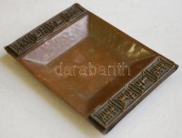 Szabó Gy. jelzéssel: domborműves díszítésű réz hamutartó / Decorative copper ashtray 15x10cm