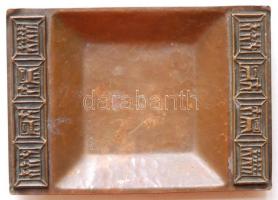 Szabó Gy. jelzéssel: domborműves díszítésű réz hamutartó /
Decorative copper ashtray 15x10cm