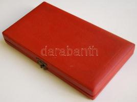 Monogramos Gamma benzines öngyújtó monogramos ezüstözött cigarettatárcával (ajándékozási bejegyzés) ...