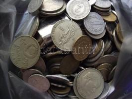 Vegyes fémpénz tétel 4kg, közte volt szocialista országok pénzei vegyesen T:vegyes