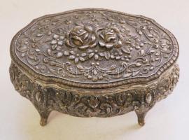 Gazdag növényi díszítésű ón ékszeres ládika bársony béléssel /
Tin jewellery box with floral decorat...
