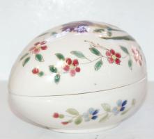 cca 1900 Kézzel festett, számozott tojás alakú porcelán bonbonniere a fenekén Brammer Henrik cukorgyáros címkéjével / Hand-painted porcelain bonbonniere 15x11cm