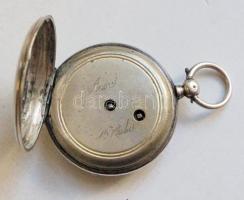 cca 1880 Ezüst (Ag) kulcsos zsebóra eredeti üveggel, porcelán számlappal, másodpercmutatóval a fogan...