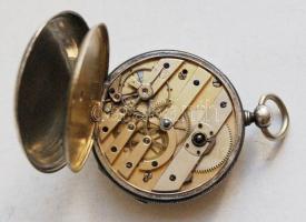 cca 1880 Ezüst (Ag) kulcsos zsebóra, hibátlan porcelán számlappal, másodpercmutatóval. Kiválóan műkö...
