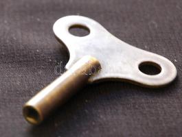Nagyméretű régi réz végű órakulcs /
Large vintage watch key 6cm