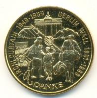 Bognár György (1944-) 1989. "Vasfüggöny / Berlini fal" aranyozott emlékérem (43mm) T:BU