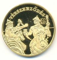 Lebó Ferenc (1960-) "A honfoglalás emlékére / Vérszerződés" aranyozott emlékérem (43mm) T:...