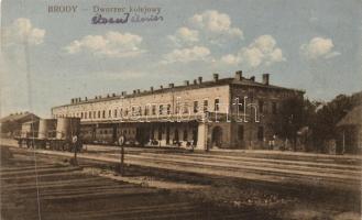 10 db régi, vegyes tematikájú képeslap, romantikus jelenetek, folklór és üdvözlő lapok illetve egy v...