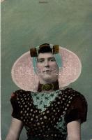 3 db régi folklór lap, nők népviseletben