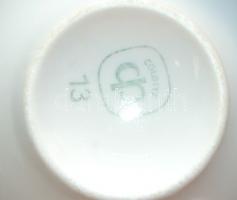 Kis vegyes porcelán tétel: 6db jelzett teáscsésze, 9db jelzett süteményes tányér, 2db bögre és egy k...