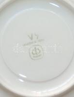 Kis vegyes porcelán tétel: 6db jelzett teáscsésze, 9db jelzett süteményes tányér, 2db bögre és egy k...