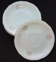 Kis vegyes porcelán tétel: 6db jelzett teáscsésze, 9db jelzett süteményes tányér, 2db bögre és egy k...