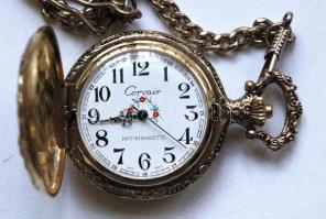 Corvair Antimagnetic modern svájci mechanikus zsebóra lánccal /
Modern Swiss pocket watch on chain