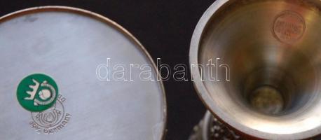 Ón vadászkupa híres holland festmények domborműves reprodukcióival és fedeles ónkannácska (a füle hi...