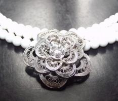 3 soros natúr korall nyaklánc ezüst (Ag) szerelékkel és egy gyönyörű századfordulós filigrán medálla...