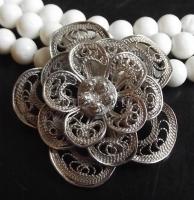 3 soros natúr korall nyaklánc ezüst (Ag) szerelékkel és egy gyönyörű századfordulós filigrán medálla...