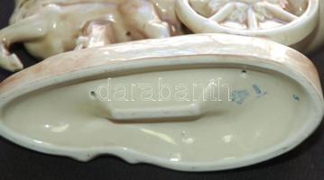 Kézzel festett lovaskocsizó gyereket ábrázoló jelzett NDK porcelán figura /
Hand-painted GDR porcela...