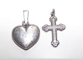 Egy szív és egy kereszt alakú kis ezüst (Ag) medál / 2 pcs of silver medal 2,7gr