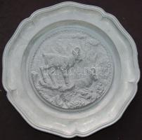 Vadászjelenetet ábrázoló jelzett ón dísztányér / Tin plate with hunting scene 23cm
