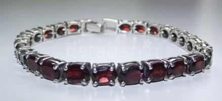 Fazettált gránát karlánc ezüst (Ag) foglalatban és szerelékkel díszdobozban /
Faceted grenade bracel...