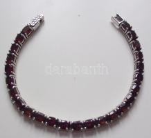 Fazettált gránát karlánc ezüst (Ag) foglalatban és szerelékkel díszdobozban /
Faceted grenade bracel...