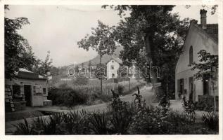 Badacsony a Neptun és a Hableány Szálókkal, Barabás György vegyeskereskedésével