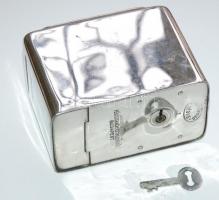 cca 1900 Arnheim S. J. Pénzszekrény és Tresorgyár által jelzett fém pénzpersely eredeti kulcsával, é...