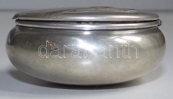 cca 1900 Kör alakú szecessziós ezüst (Ag) szelence németországi hold-korona fémjellel és 800-as tisztaságjelzéssel ellátva / Art nouveau silver pillbox with German crescent and crown 800 finness hallmark 5,5x2cm, 28,2gr