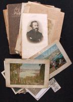 Vegyes papírrégiség tétel: okmányok, számlák, fényképek, szentképek, újság, folyóiratok, reklámok, stb.