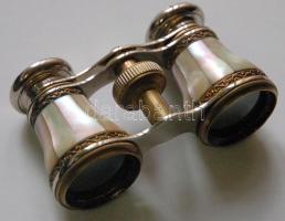 cca 1900 Kis réz színházi látcső gyöngyházberakással és arabeszk díszítéssel (a lencse foglalatán enyhe ütésnyomok) / Brass theatre binocular with nacre inlay and arabesque decoration (minor fault on lens frame)