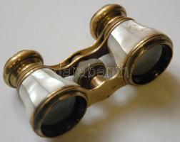 cca 1900 Kis réz színházi látcső gyöngyházberakással, P.M. monogrammal, hibátlan állapotban / Brass theatre binocular with nacre inlay in flawless condition